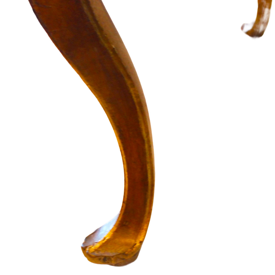 18th-century colonial Chippendale Suite close up of legs