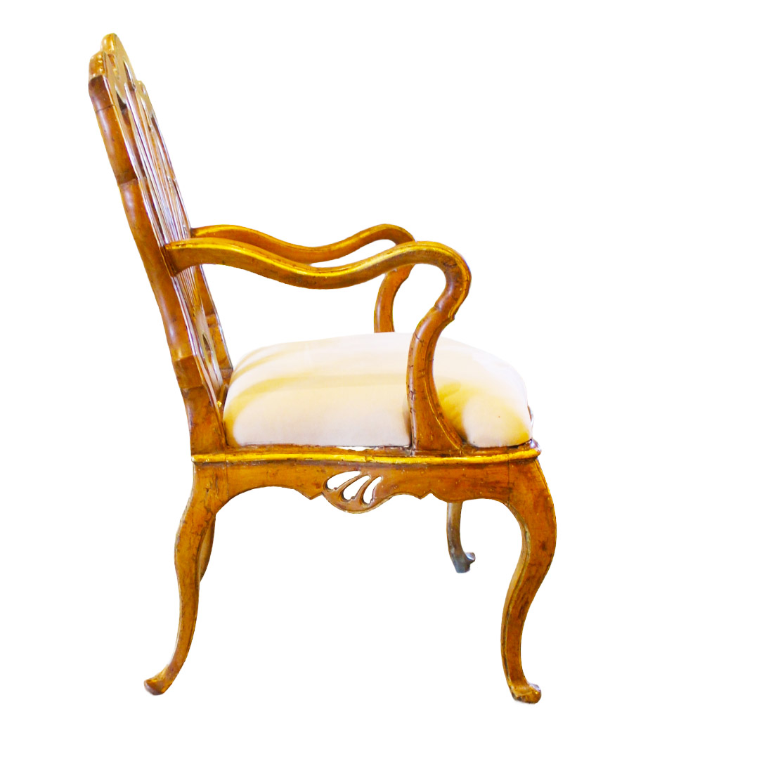 18th-century colonial Chippendale Suite right side profile of chair